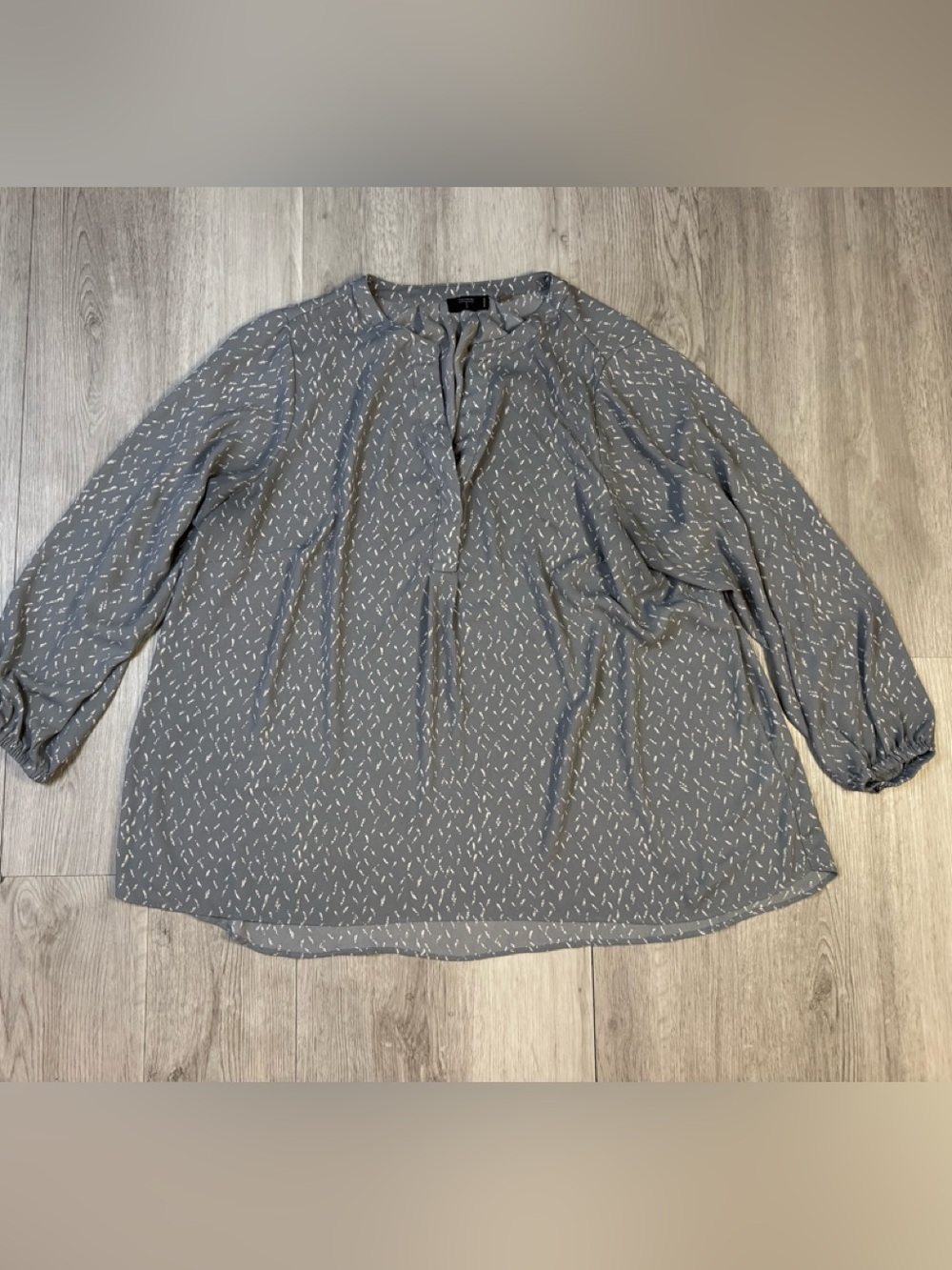 Tahari Women’s Gray button Neck V-Neck Blouse 3/4 Sleeve 2X